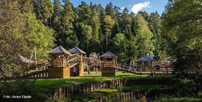 DelfiLV's tweet image. Koka sēnes, rūķu saime un pasaku namiņi – rudenīgās noskaņas Tērvetes pusē delfi.lv/a/47914957