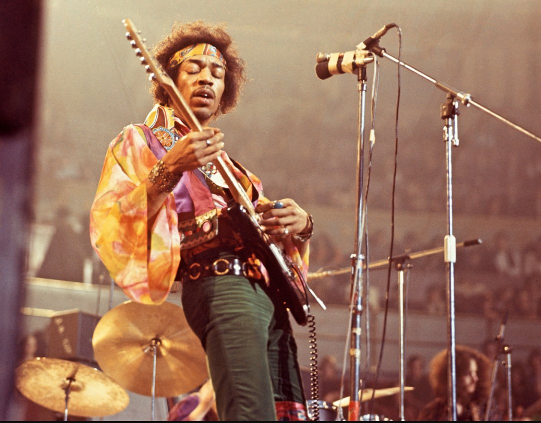 RockHistoryPics's tweet photo. Today in 1970, Jimi Hendrix dies at 27 from barbiturate-related asphyxia. #JimiHendrix #27club #guitarhero #legend https://t.co/XzA9equWYx