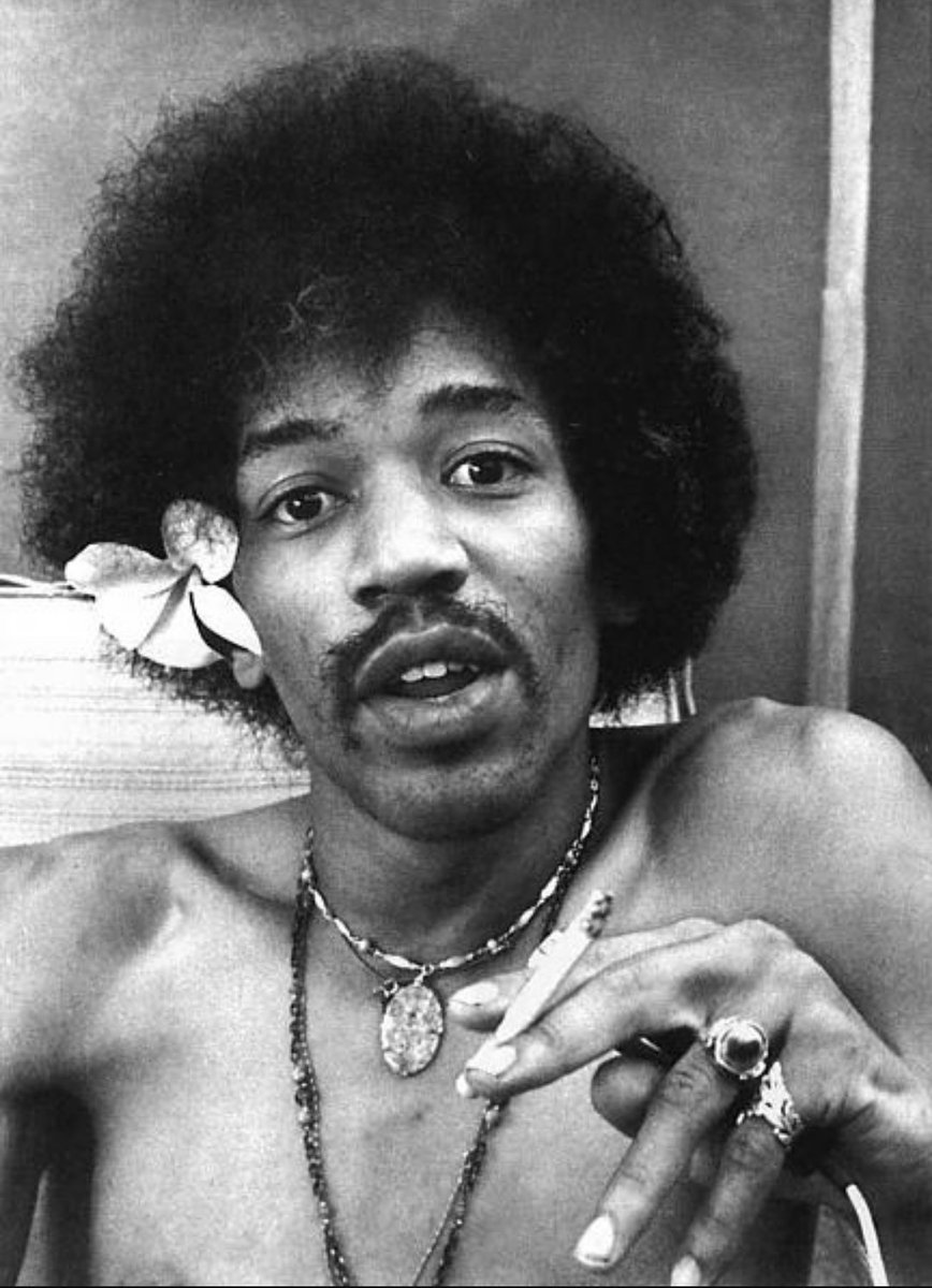 RockHistoryPics's tweet photo. Today in 1970, Jimi Hendrix dies at 27 from barbiturate-related asphyxia. #JimiHendrix #27club #guitarhero #legend https://t.co/XzA9equWYx
