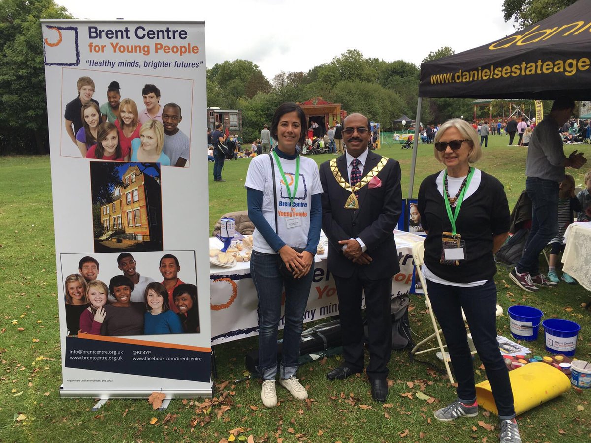 BrentCentre's tweet image. Thank you for coming to our stall Mr Mayor! @mayorofbrent  #QueensParkDay