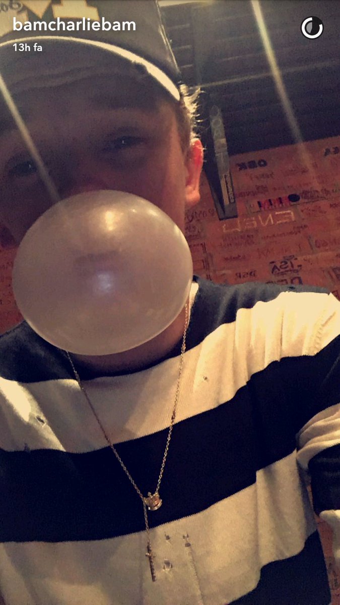 ItalianTeamBAM's tweet photo. Charlie su snapchat https://t.co/q9yA0kFhz5