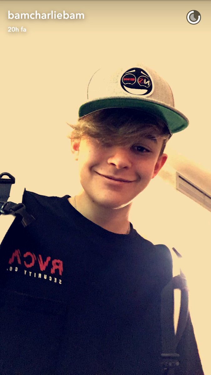 ItalianTeamBAM's tweet photo. Charlie su snapchat https://t.co/DI4UgAXkqC