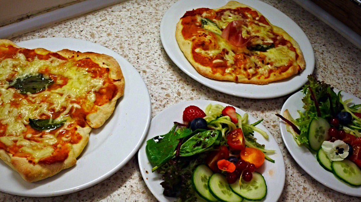TartanFettered's tweet photo. Lunch today on @TheMajesticLine @TobHarbour6 and to collect Scallops from @TobermoryFishCo Kids aboard made pizzas🔪 https://t.co/i0qIwsLB4i