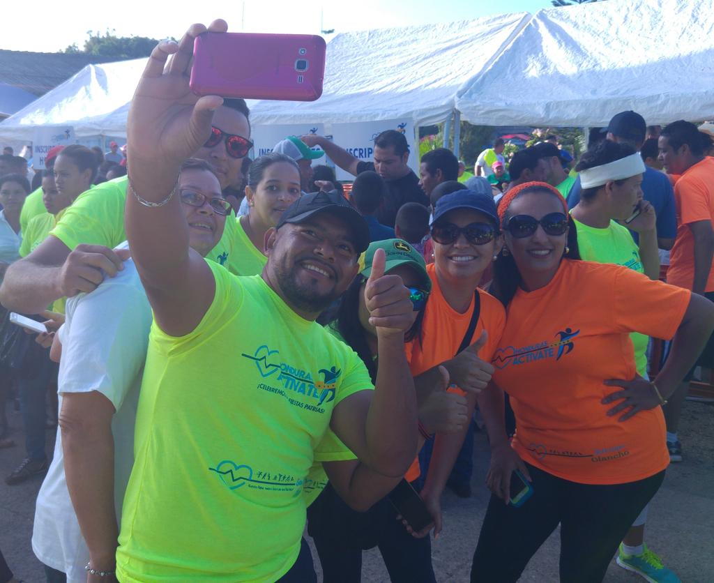 SEPresidencial's tweet photo. La alegría de tomarse una #selfie en familia o con los amigos en @HND_Activate #RetoSanEsteban https://t.co/D3fpNHcVX8
