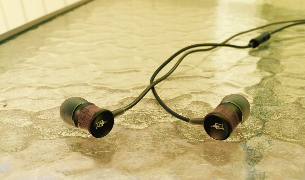 MikeMercer's tweet photo. Im rarely impressed w/ musicality at this PricePoint But @MEZEheadphones #12Classics got DeepBass & Air: BreakinIn! https://t.co/DC8btll0Pg