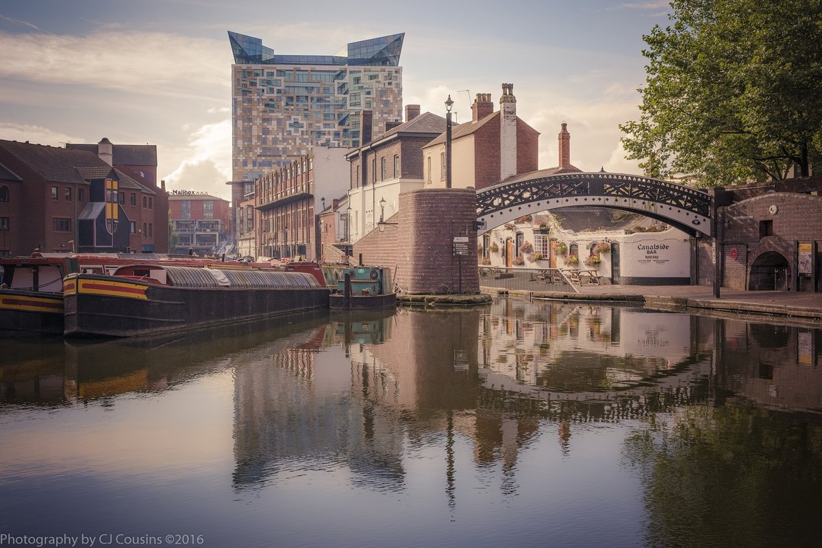 capturebrum's tweet photo. A wonderful image for a Sunday evening! Gas St Basin by @Joscuzz #PhotoOfTheDay #CaptureBrum https://t.co/WTrydawgn4