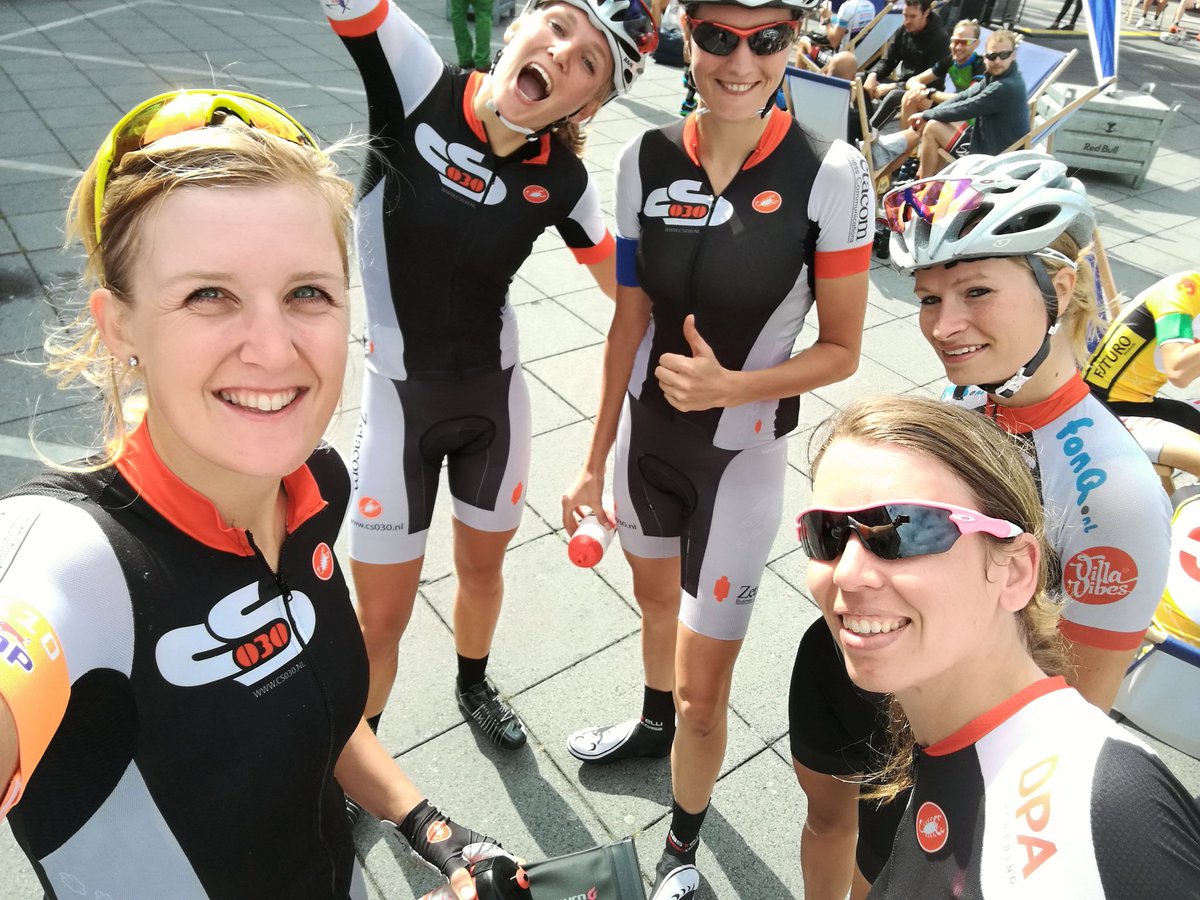 Roos_A's tweet photo. @redbullNED Bedankt! De CS030 Chicks zijn alsnog heel erg blij! https://t.co/RqwF7tukGU