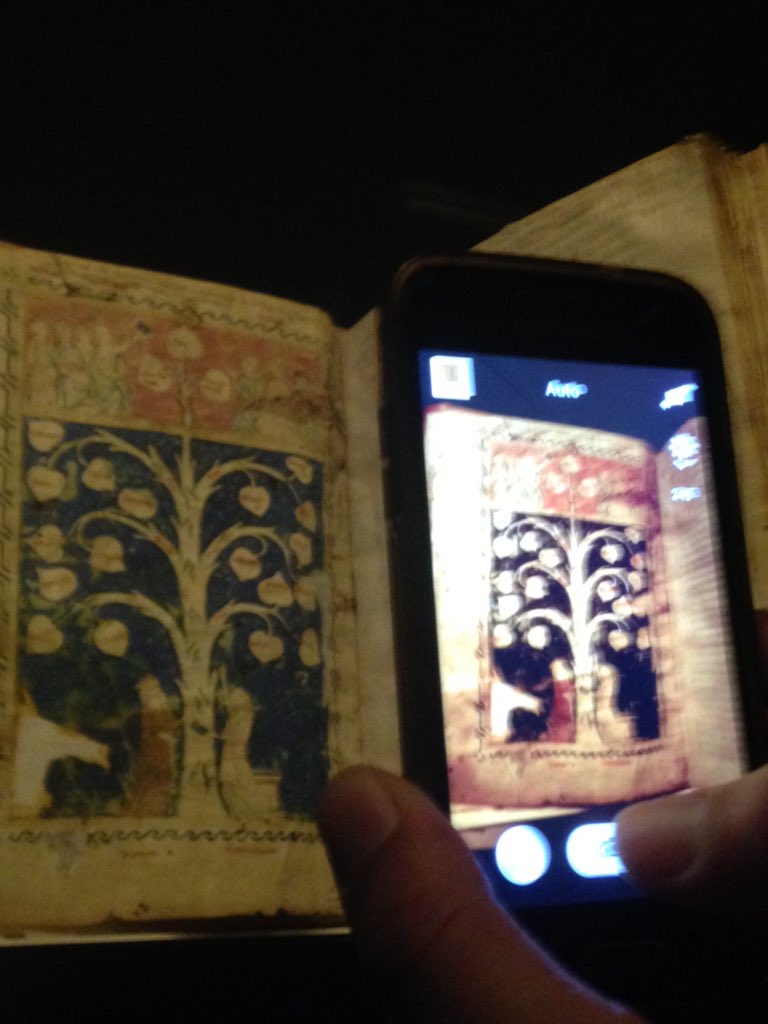 OlgaScanner's tweet image. La màquina de pensar i l'ars combinatoria. De Ramon Llull. Extraordinaria Expo! #llullccb