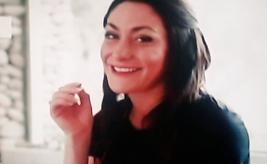 OhCarolBeauty's tweet photo. Al aire! #LaGondolera por @Canal9Televida. Felicitaciones @pirucha a brillar! 
Esas uñas son mi orgullo 😍💅💕 https://t.co/CxZEFl0vHv