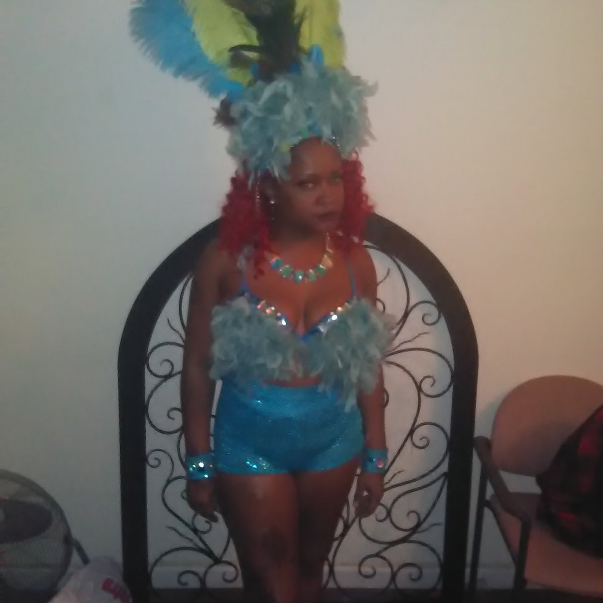 Shunblasian's tweet photo. My FIERCE QUEEN BAHAMA mama edition... Entire outfit made by #Fierce Customized BOUTIQUE https://t.co/SV24863135