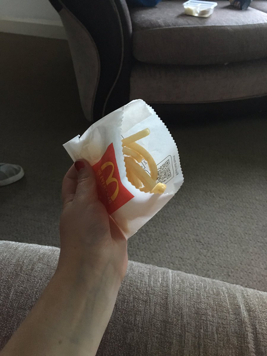 KellyannBurdett's tweet photo. When you bring your daughters happy meal home and this is how many chips she has. Where are they??@McDonaldsUK https://t.co/uQZcGInfws