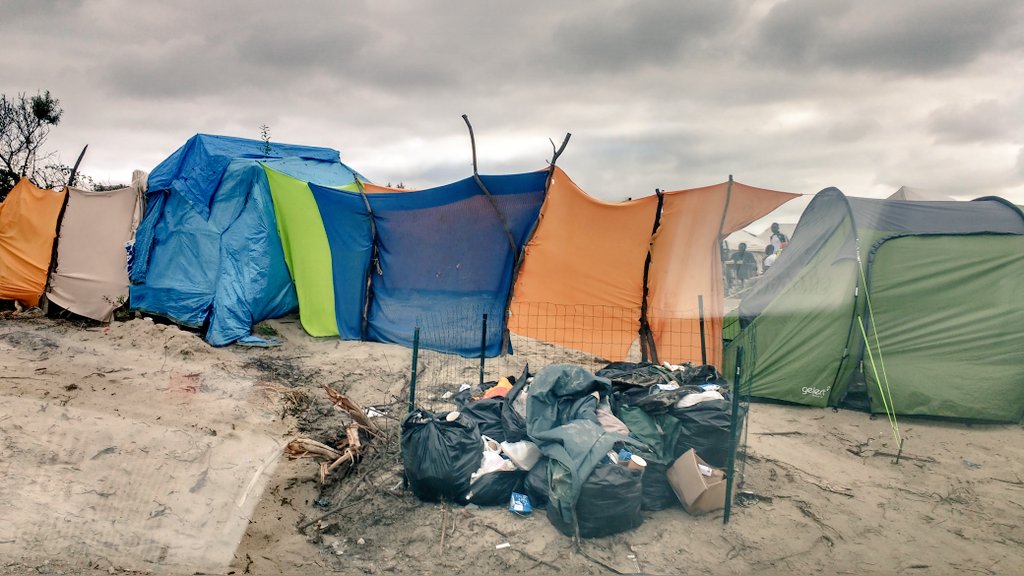 SWRefugees's tweet photo. #StaffordToCalais. Mission accomplished. Well done #ChrisPlant @Voice_of_Salam. @HelpRefugeesUK @calaiskitchens https://t.co/oZPRKHs0eM