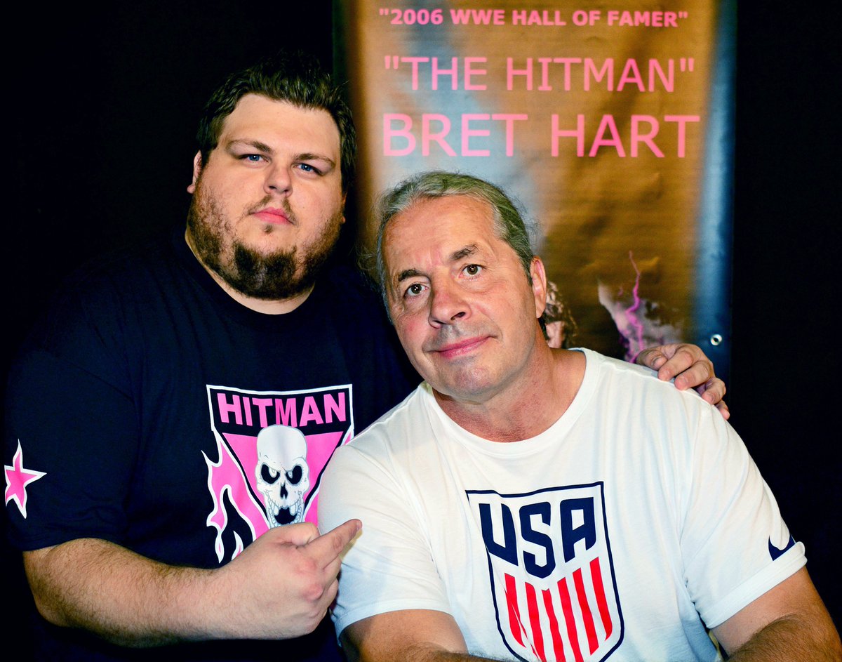 RussellManiaLLC's tweet image. Just want to thank @BretHart for coming and signing for the fans. I had a great time working with you Bret.