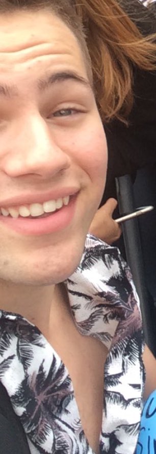 bestpicsofaus's tweet image. LOOK AT HIS BEAUTIFUL SMILE