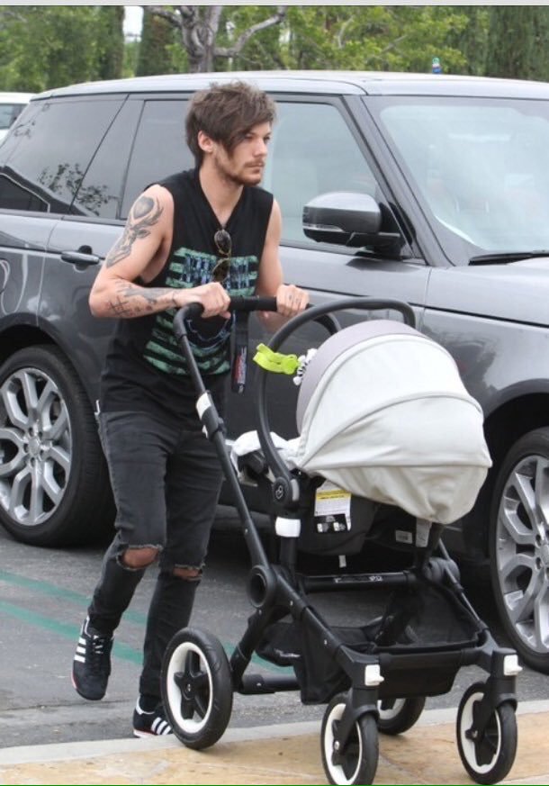 louis_girl7's tweet photo. @Louis_Tomlinson  You are a great dad. ❤ #RespectLouisAndFreddie  #MiniLouis https://t.co/aLep6tUVqM