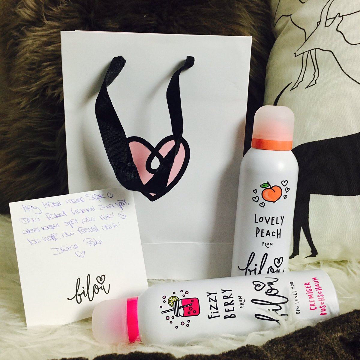 TypischKassii's tweet photo. Mich erreichten gestern die zwei neuen #Bilous von @BibisBeauty !!! 😍

Danke dir mein Schatz, freue mich sehr! 💗👍🏼 https://t.co/9EQeK1GHas