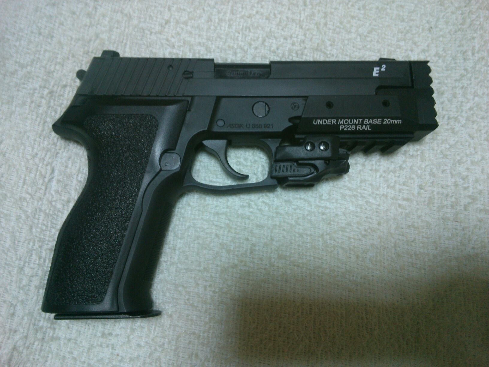 Mん در توییتر 駆除班 仕様 東京マルイ のp226e2にnine Ball マルイ P226 ストライクmmアンダーマウントベース 私のはコピー品の偽物ですが Armygo レッドlaser サイト ポインティング アマゾンズ