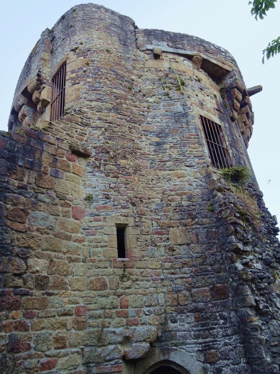 valmont1702's tweet photo. • Dark Sky over Valherel Tower #frogtower #queentower #fortifiedtower #dovecot #sfx_urbex #detail_in_decay #fortress https://t.co/iE4DLgiR6o