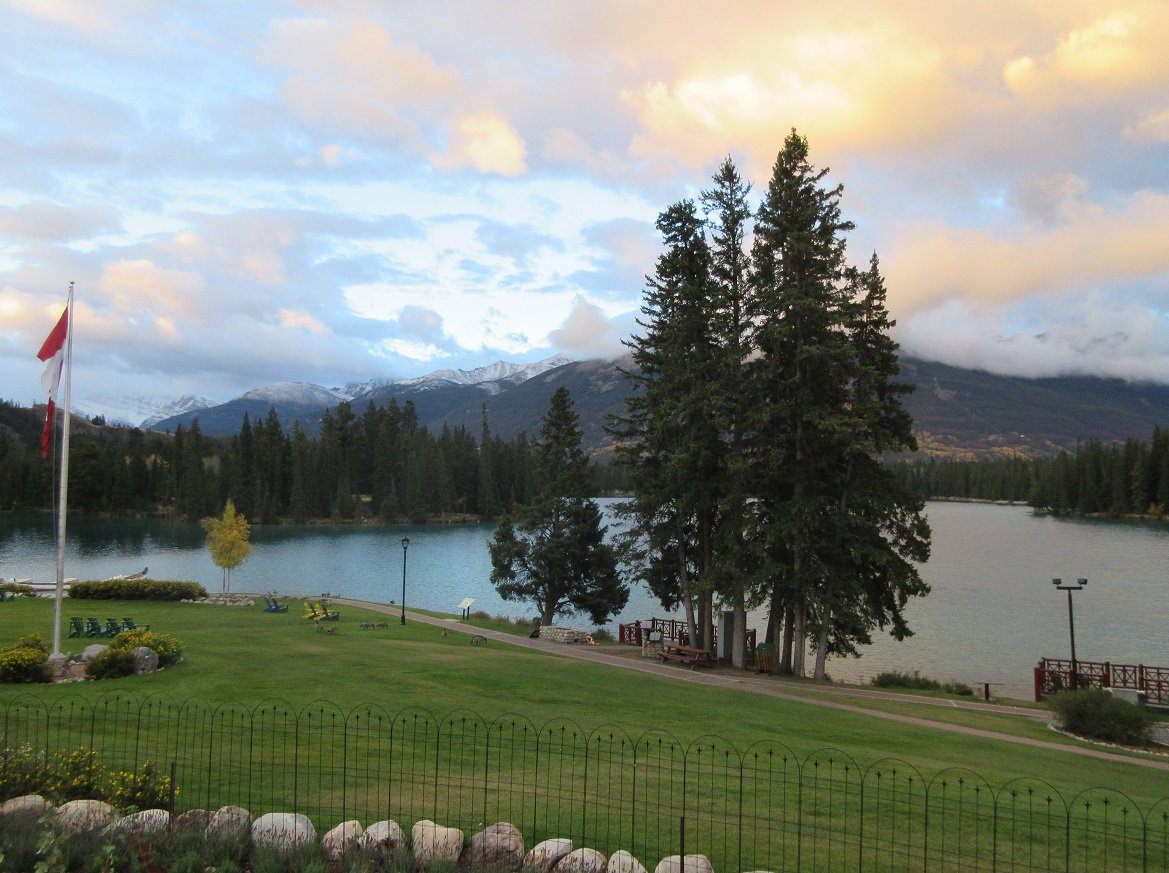 BILDAlberta's tweet photo. Another spectacular day breaking @FairmontJPL for final day of #chbabuild. Lots of prizes to award this morning! https://t.co/C5WvdTHLNK