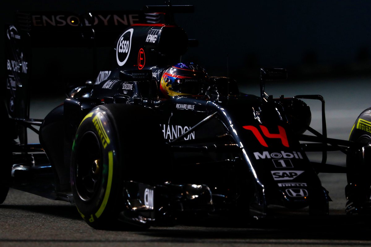 McLarenF1's tweet photo. Fernando shows his steel to battle to P7 at the #SingaporeGP. Nicely done, Samurai. 🏁 https://t.co/fxhdNdAkdR
