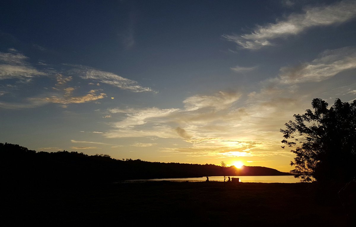 GNFI's tweet photo. #Sunsetku Desa Sambiki, Halmahera Selatan, Maluku Utara. https://t.co/01oX1DPLeI -via @rratnaayu