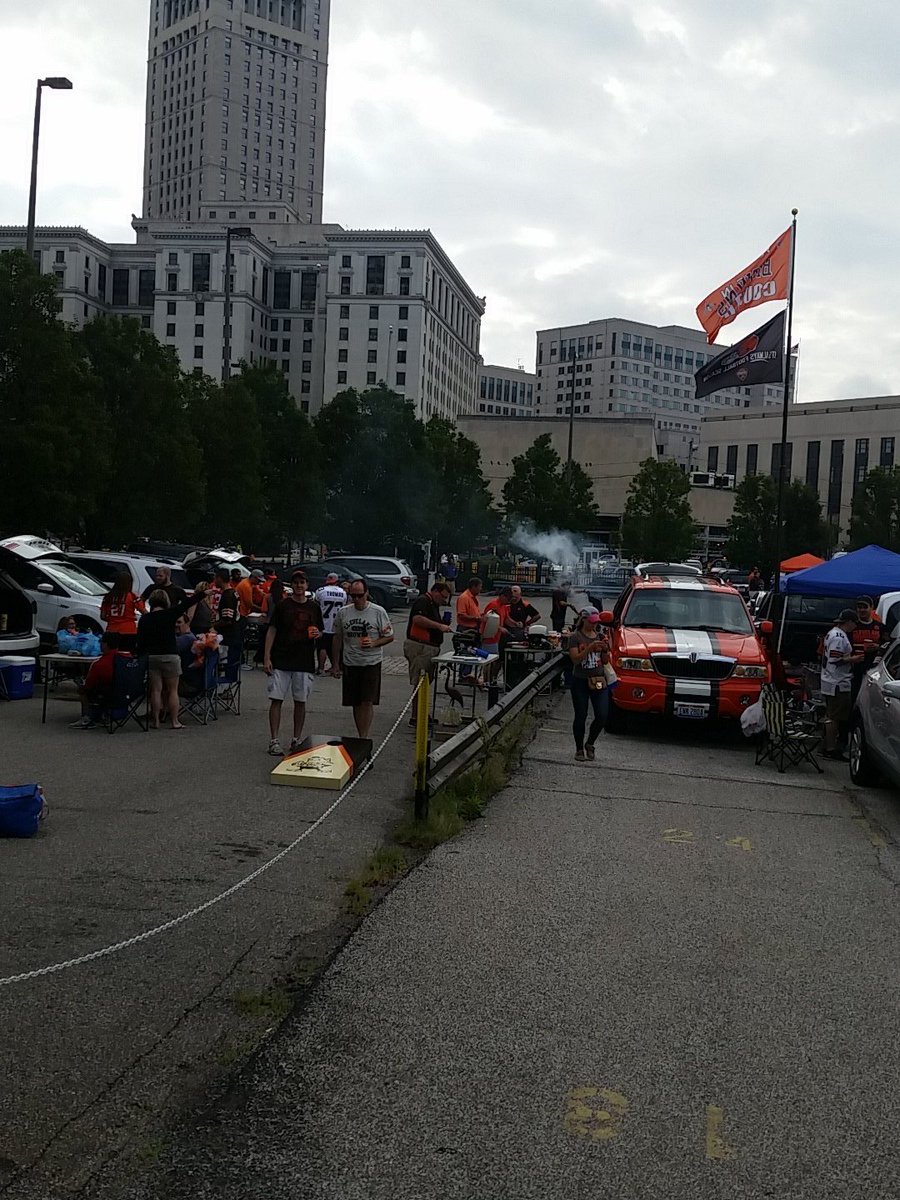 yoder_54's tweet image. #dawgpound here we go brownies, here we!!!