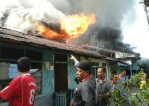 Damkar_Smr's tweet photo. Kebakaran Di Siantan Tengah Pontianak Menghanguskan 12 Rumah https://t.co/zFjJDsYGDT https://t.co/iODrG9iRiL https://t.co/owPsWdZ5Kv