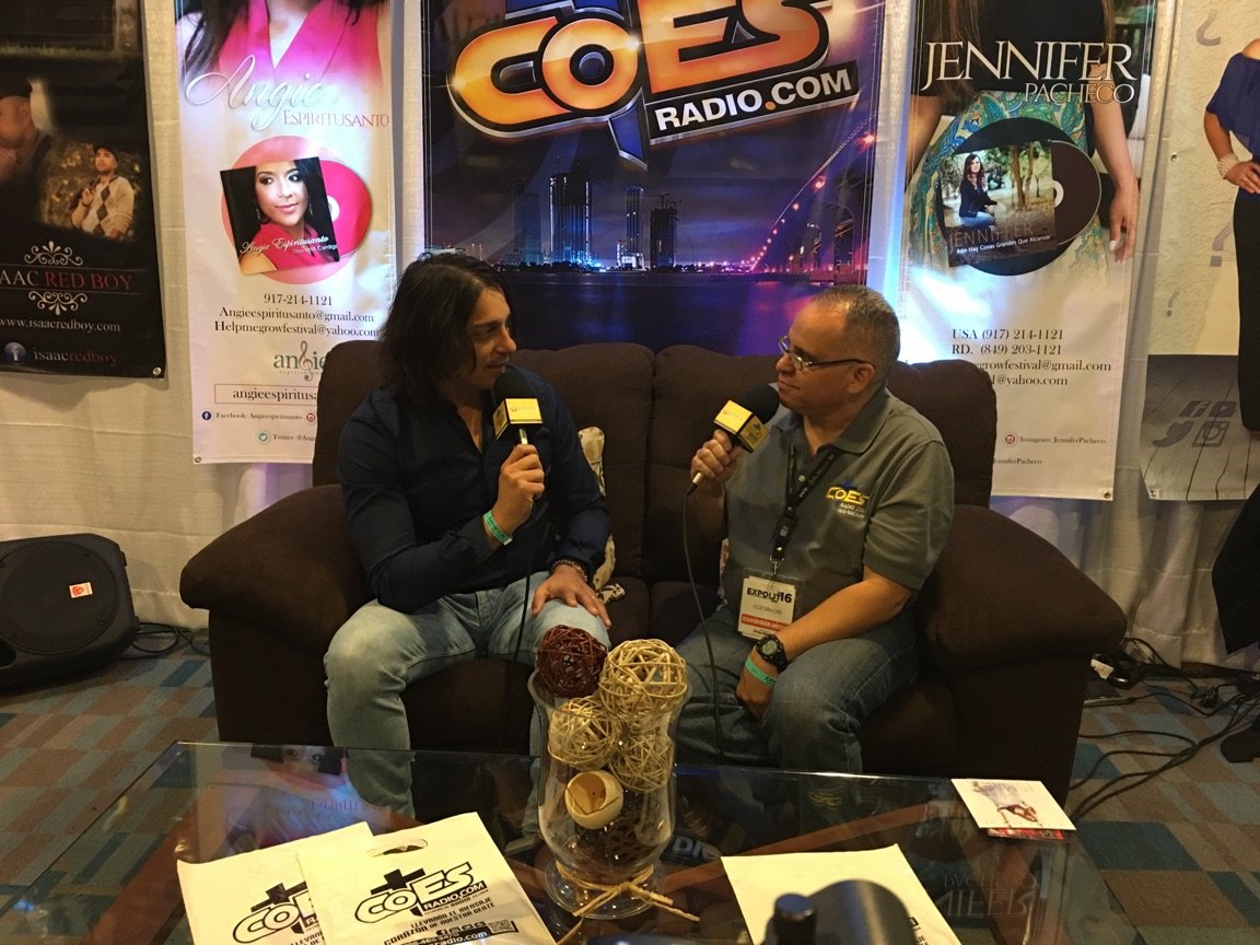JD_Ramos45's tweet photo. #TiempodeBrillar @ExpolitOficial 2016 
#CoEsRadio.com Nuestros Amigos #Expolit2016 #Booth226 @jonmontalban https://t.co/JaPiUrzU43