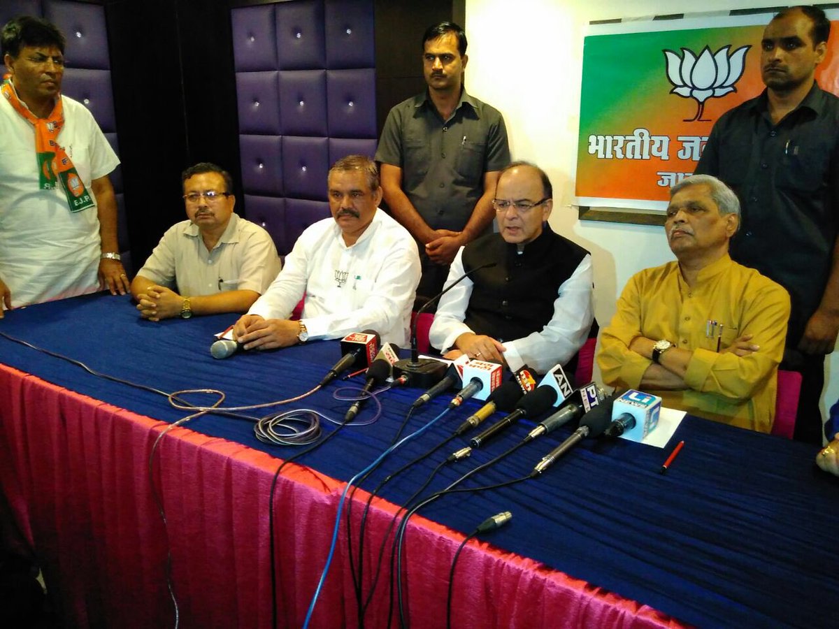 arunjaitley's tweet photo. Addressing a BJP meeting in Jalandhar, Punjab, Sept. 18, 2016. https://t.co/BidSRDCqkM