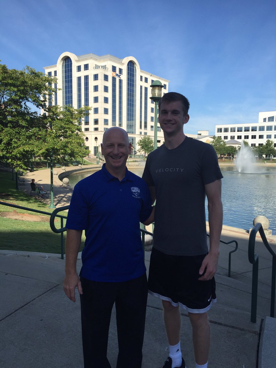 LiamH_1's tweet photo. Happy to announce that I'm committing to Christopher Newport University for basketball! #GoCaptains  🔵⚪️🏀 https://t.co/5dzxRPi7cZ