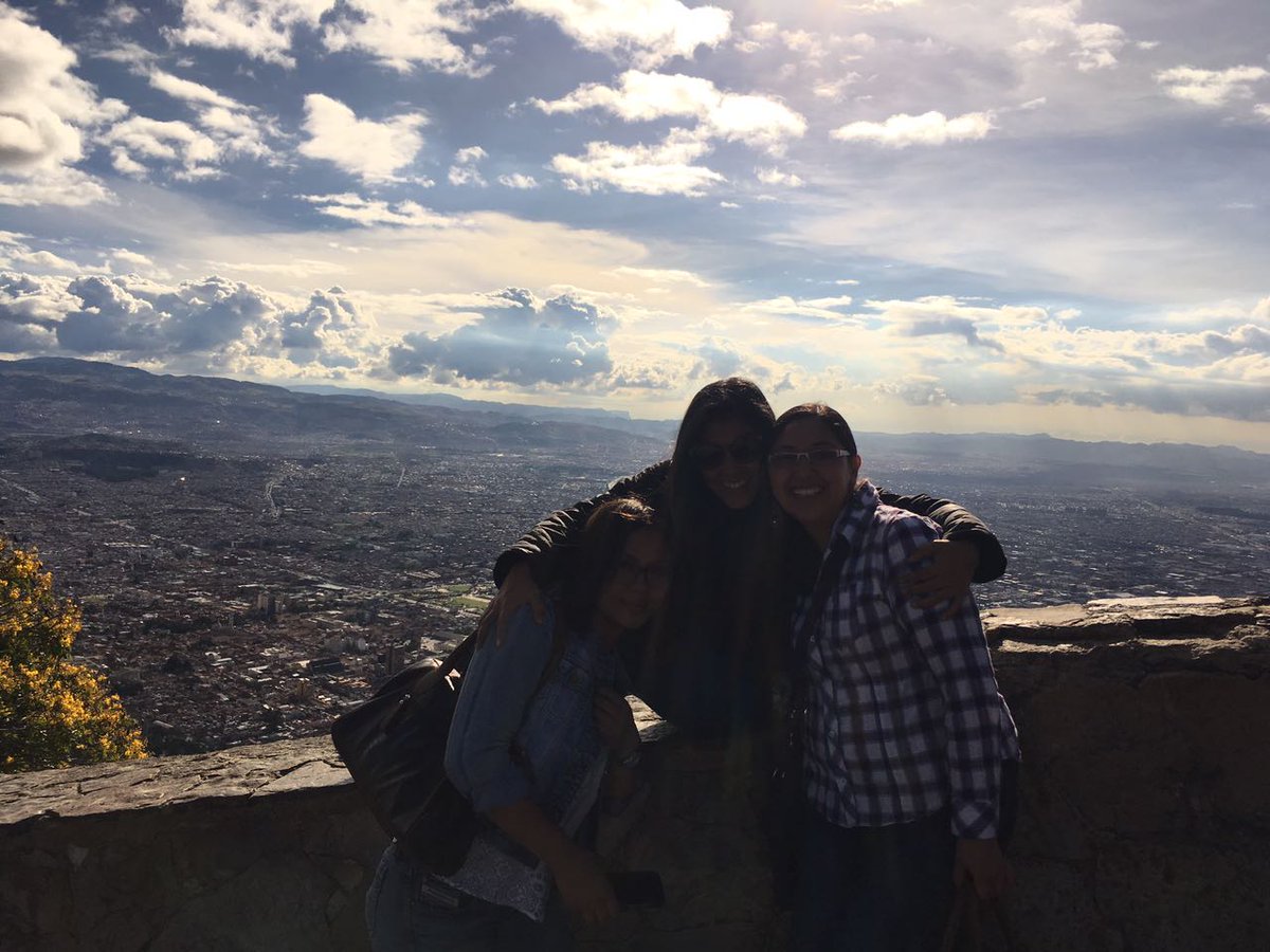 Trizia7camilada's tweet photo. @Mary_Marimon @mariansanna @gabygarcia_p la mejor manera d celebrar 1 día q ni recordabamos #AmoryAmistad Las quiero https://t.co/lrJX2RYAet