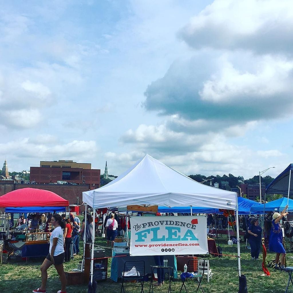 ProvidenceFlea's tweet photo. Let the #FallMarkets begin! Corner of Friendship and Chestnut Streets in downtown Providen⦠https://t.co/iCzrrEsdT8 https://t.co/2jXq7pEx8H