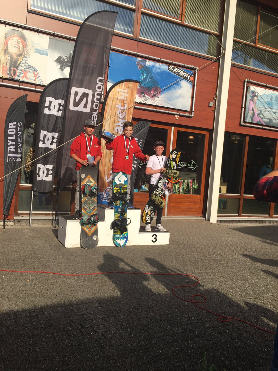 1e wedsrijd snowboarden. 3e geworden. @NLTEAVYNA <a href="/plus31kleding/">PLUS31KLEDING</a> <a href="/BataleonBoards/">Bataleon Snowboards</a> @sportkousen