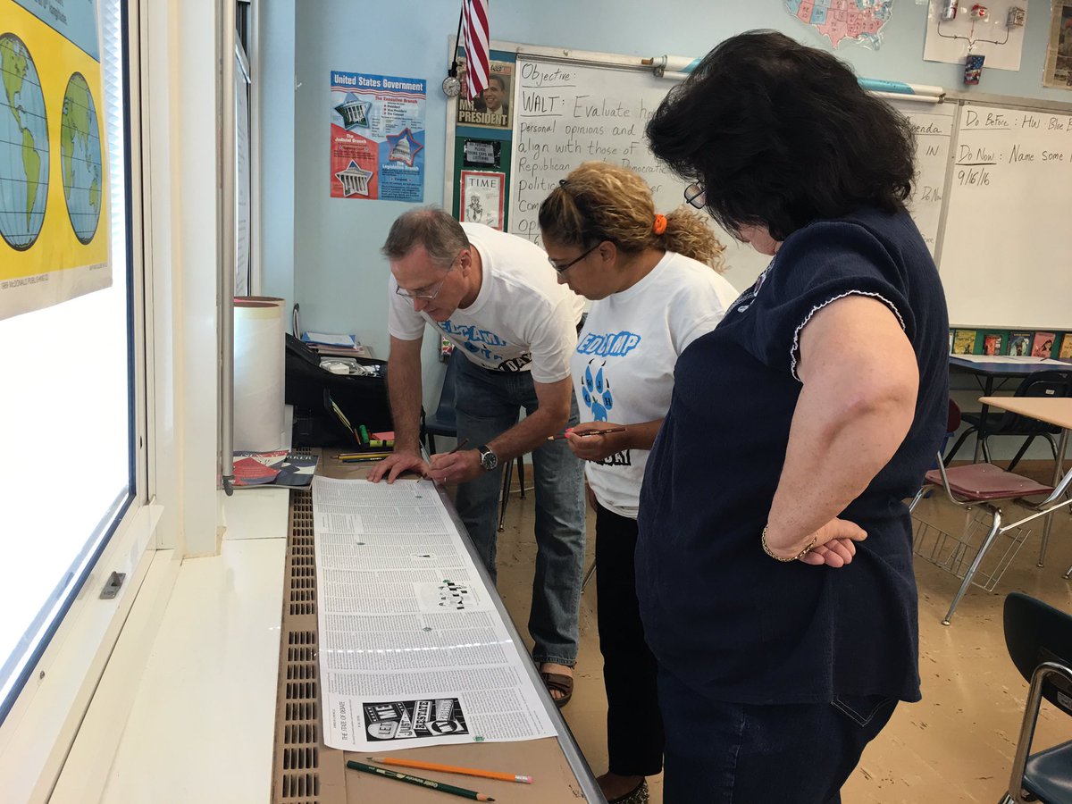 EdcampWilday's tweet photo. @davemiddlebrook showing the session participants the benefits of #textmapping at #edcampgw https://t.co/wDVZfjSM1L