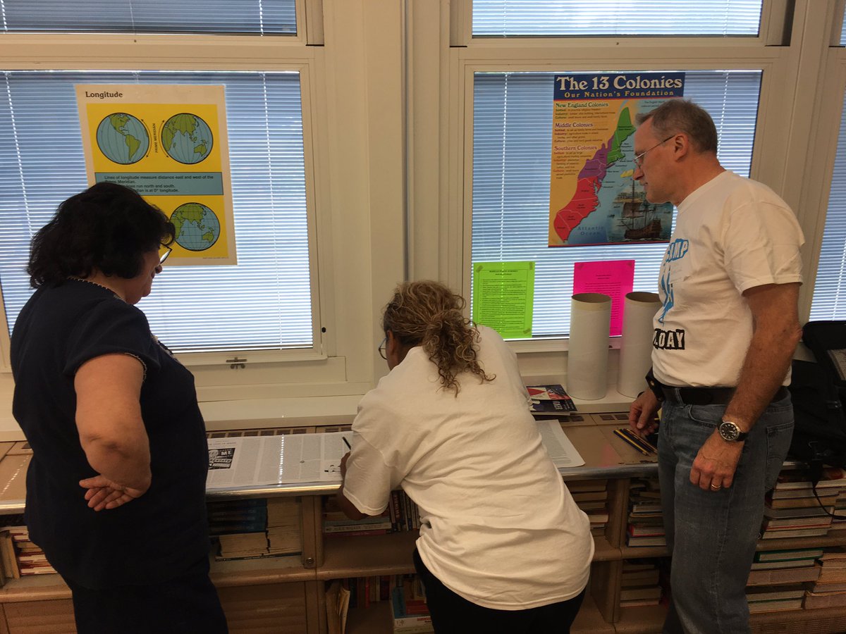 EdcampWilday's tweet photo. @davemiddlebrook showing the session participants the benefits of #textmapping at #edcampgw https://t.co/wDVZfjSM1L