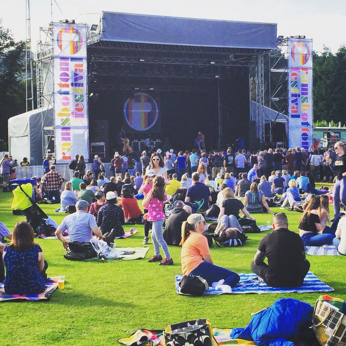 KarenForRammy's tweet photo. Soaking up the last of the Summer rays at @rammyfestival #ramsbottom https://t.co/27Pmp71Gj8