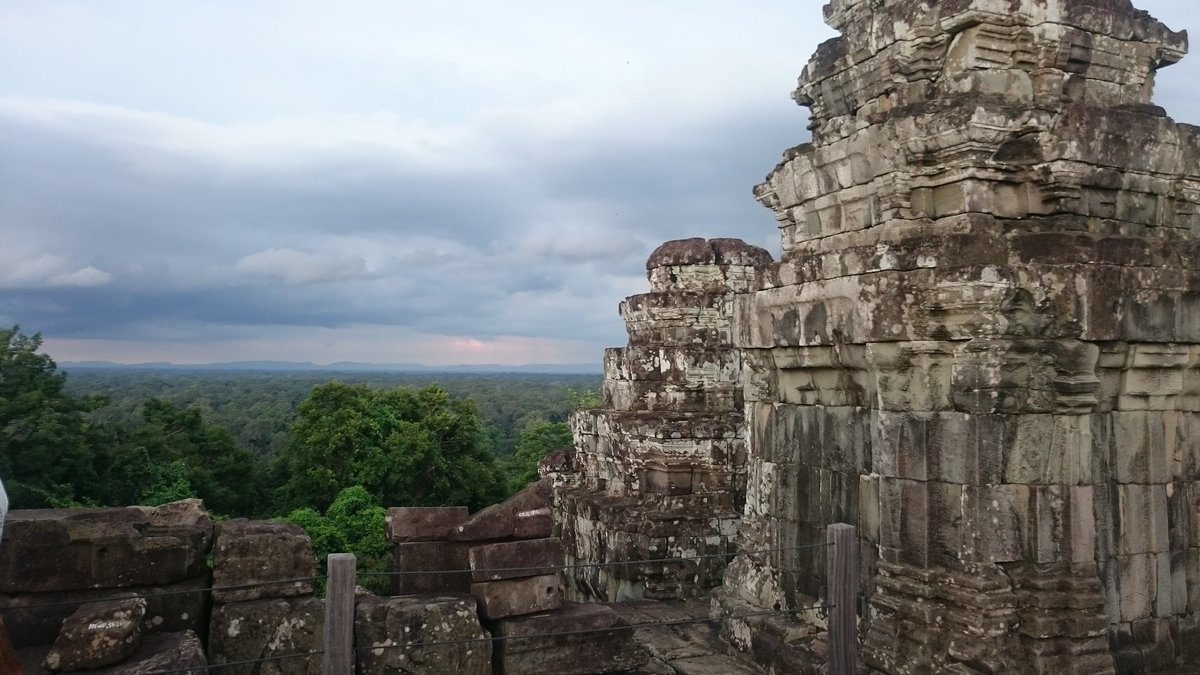 ArnaJCrawford's tweet photo. #sunset over #ankgorwat #Cambodia so peaceful https://t.co/02R2BgN7WC