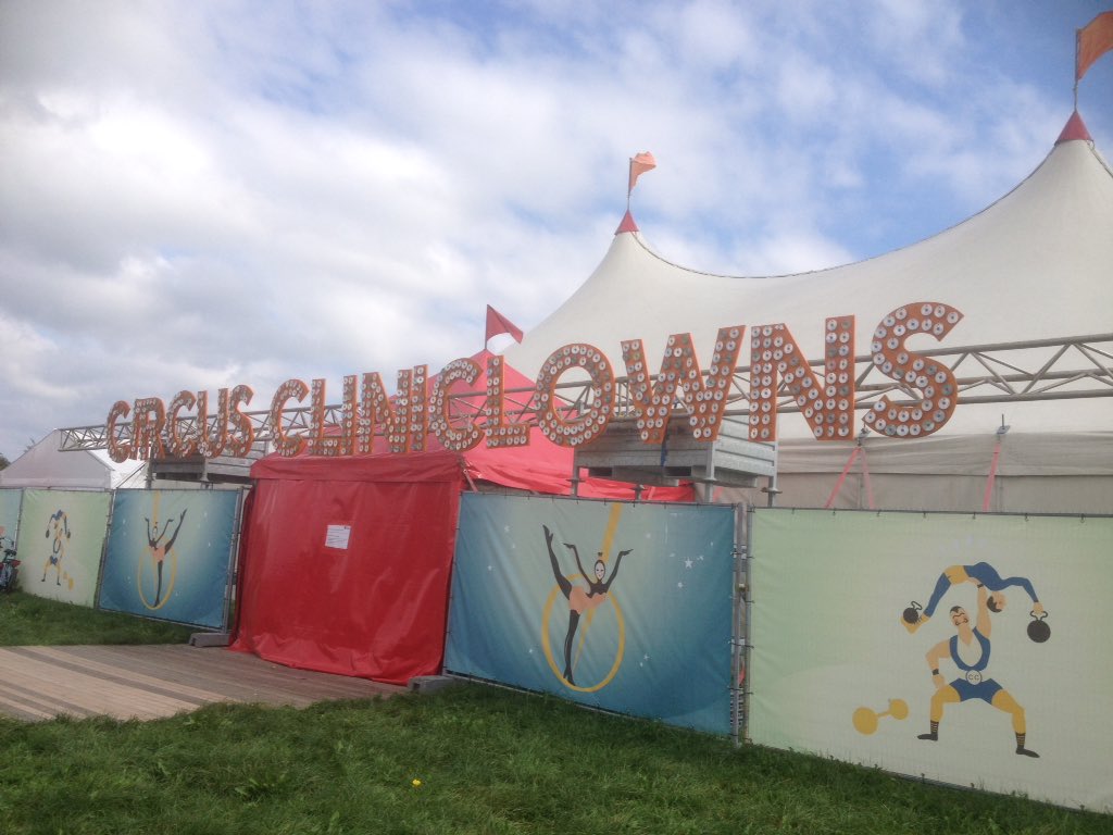 KMvandenBrekel's tweet photo. Je helemaal welkom voelen. Laat dat maar aan de @CliniClowns over. Circus was weer feest! #kindgericht #klantgericht https://t.co/T4H5W9Gwg3