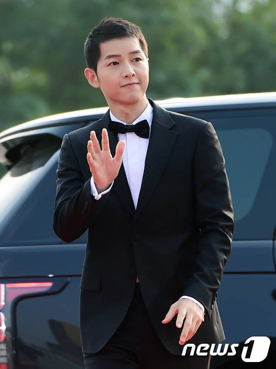 Happy 32nd Birthday ! We hope to see you on stage again with more happy moments wishes for u #송중기생일축하해 #HappySJKDay