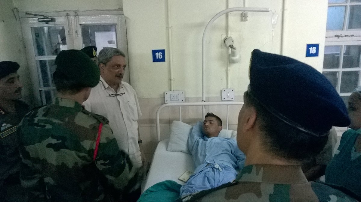 manoharparrikar's tweet photo. Visited the injured Soldiers in Hospital. Given necessary instruction to provide best of medical support to them. https://t.co/ZF3Al3xTnJ