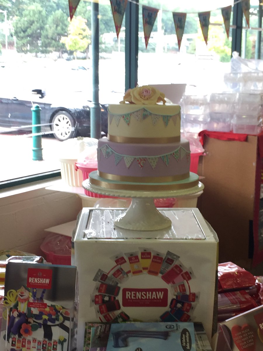 thecakemixture's tweet photo. @Hobbycraft_COV display cake is looking much better!! #cake #coventry #displaycake #TheCakeMixture https://t.co/ZriFSAWl8X