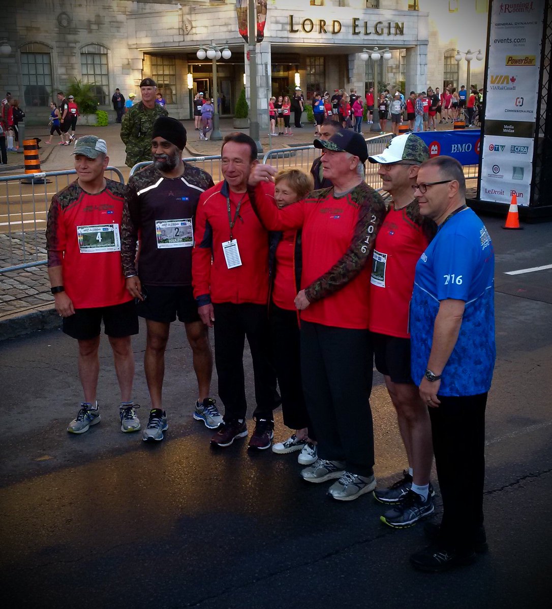 vittoriop19's tweet photo. Privileged to kick off 2016 Canada Army Run #beingBMO #beingeod #ArmyRun @BMO https://t.co/v3H7V7Nkzd