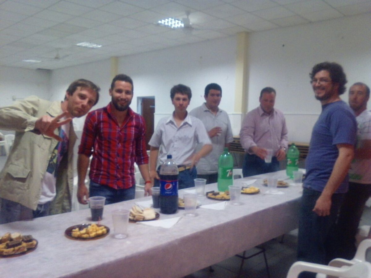 emi_wollenberg's tweet photo. Anoche con correligionarios del departamento Diamante; queremos una #JR moderna y que discuta de cara a la gente https://t.co/OZws6HIOGO