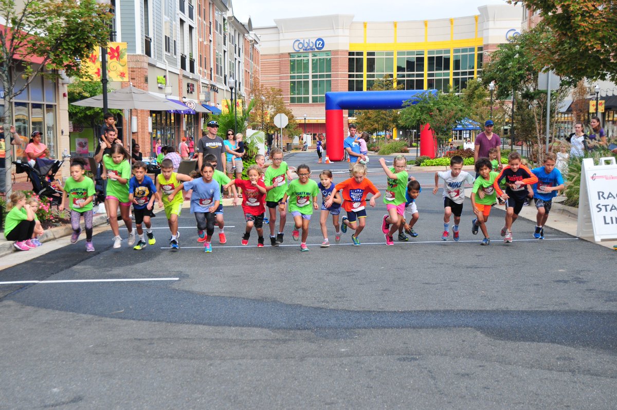 Photos from today's <a href="/VillatLeesburg/">Village at Leesburg</a> #MightyMile: ow.ly/3ctz304jOzf Results: ow.ly/vJd2304jOAT