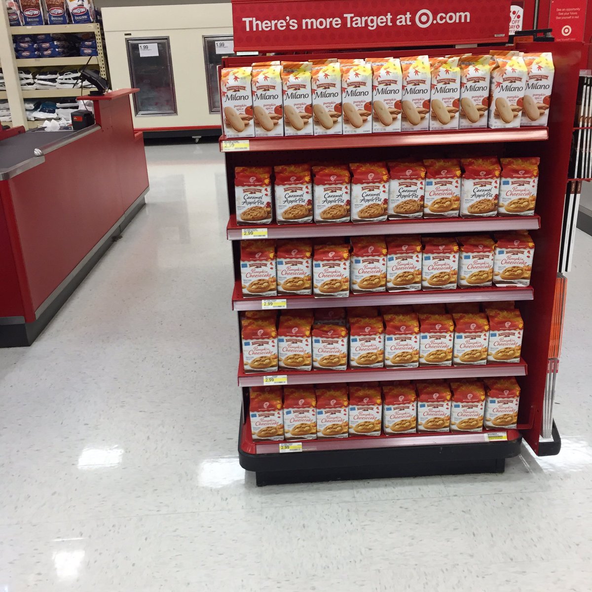 JessBTarget2132's tweet photo. Fall into Autumn! Flexed slippers, pumpkin snacks & full soup! #D355BAM @Stevehennessyyc @JoltinJoeM @Charie_6 https://t.co/QKdNSxQ7pl