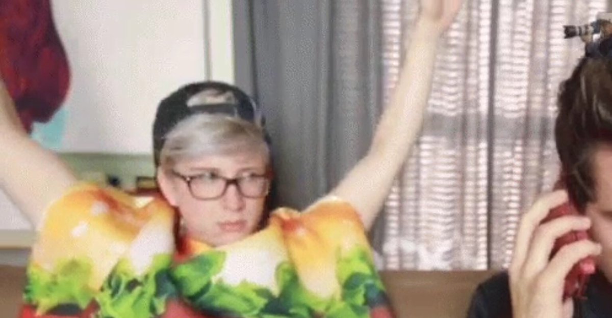 emilyr3531's tweet photo. #RoomServiceWithColleen Have you talked to Tyler about his 9 year anniversary? โค๏ธ #9YearsOfTylerOakley https://t.co/mmd2BWa7cp