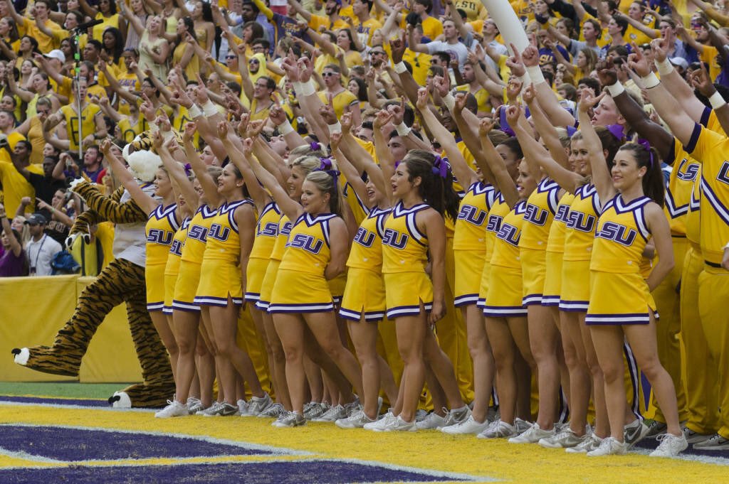 Kaylamauro97's tweet photo. Best feeling ever Cheering on our Tigers in Death Valley!🐯 https://t.co/7pjrYOUyIQ