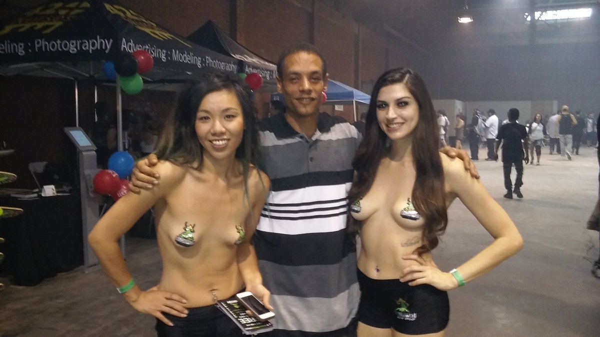 hustlernature's tweet image. @TitsAssANDWeed #boobs #stonernation #compassesh @BoobCritic @mostlyboobz @HugeBoobPics #tits #funbags @TimsTopTits