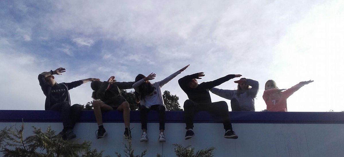 ElDragonSchool's tweet photo. ...while some of the big kids stayed at school, enjoying themselves, playing basketball and chess and talking. https://t.co/M10IEcZVB8
