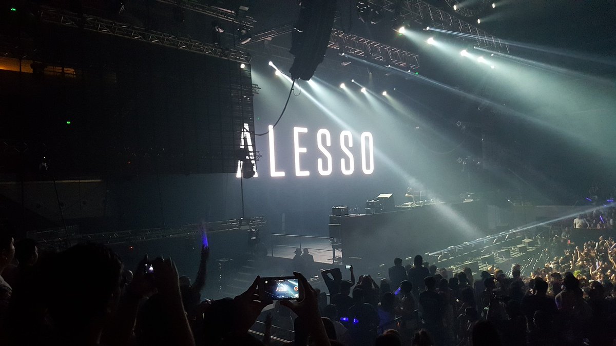 annne14's tweet photo. Everything was lit and incredible!!! #RoadToUltraPhilippines #UltraPh #RTU2016 #Tiesto #Alesso https://t.co/MrhxjOgQiv
